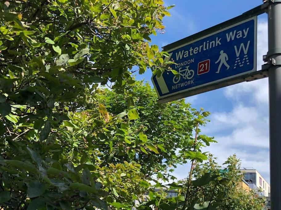 Morden Flat Close To Dlr Station With Free Parking ลอนดอน ภายนอก รูปภาพ