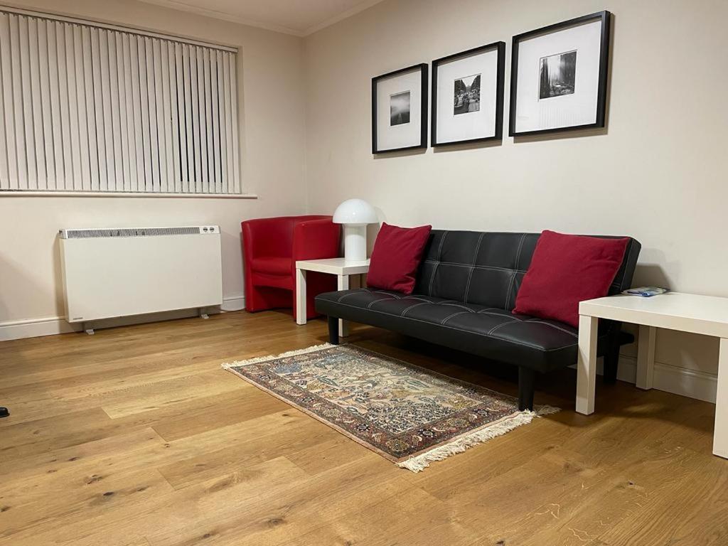 Morden Flat Close To Dlr Station With Free Parking ลอนดอน ภายนอก รูปภาพ